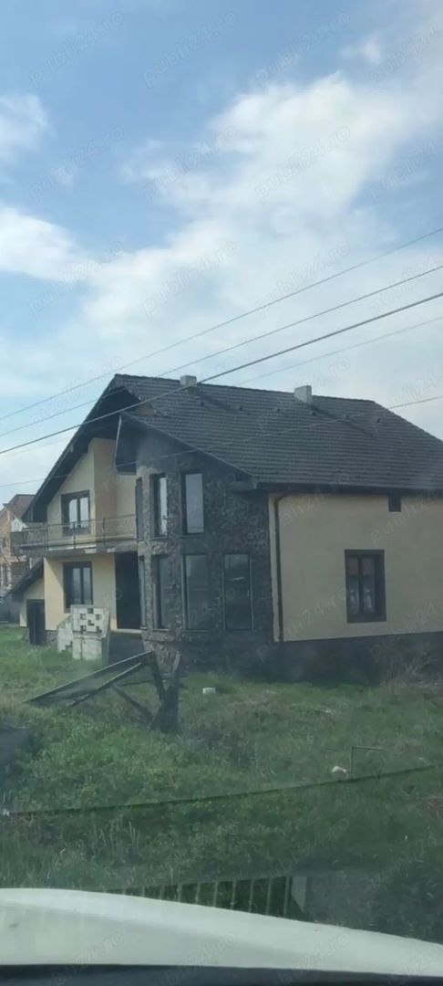 Casa de vantare - Pret 250.000 (Teren 15 Ari)