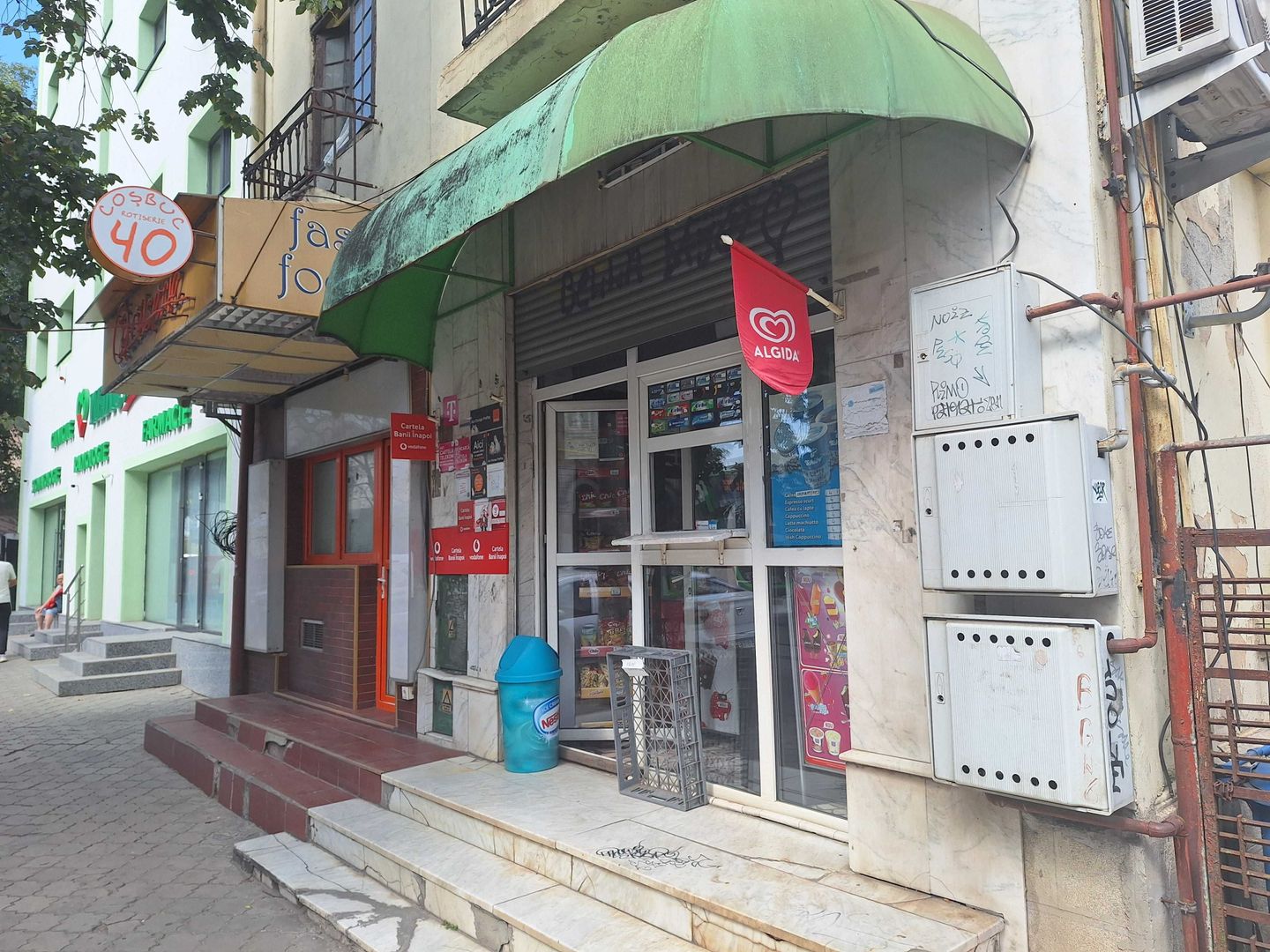 Vand doua spatii comerciale invecinate zona centrala Pta George Cosbuc