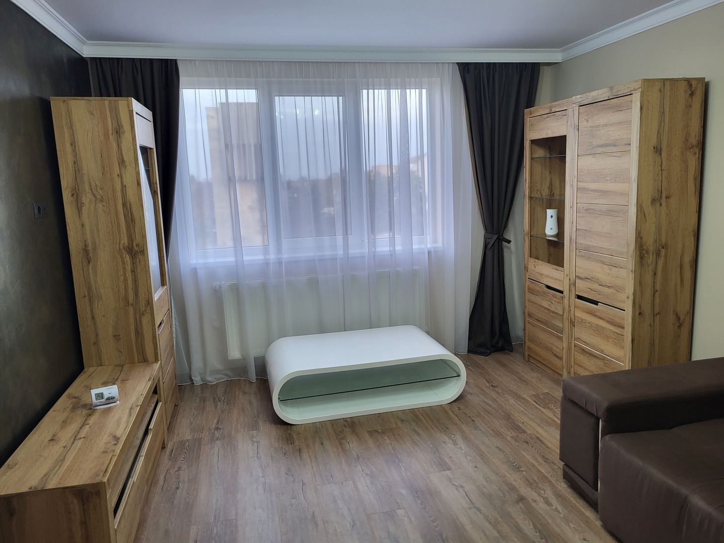 BRASADAS vinde ap. 2 cam. RENOVAT si MOBILAT etaj 4 ULTRACENTRAL