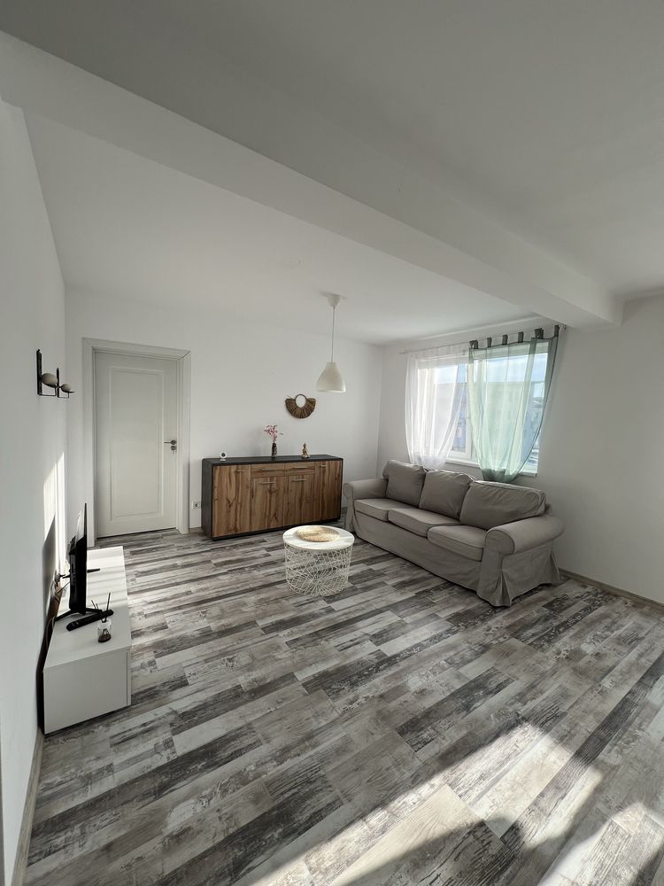 Vand apartament cu 2 camere