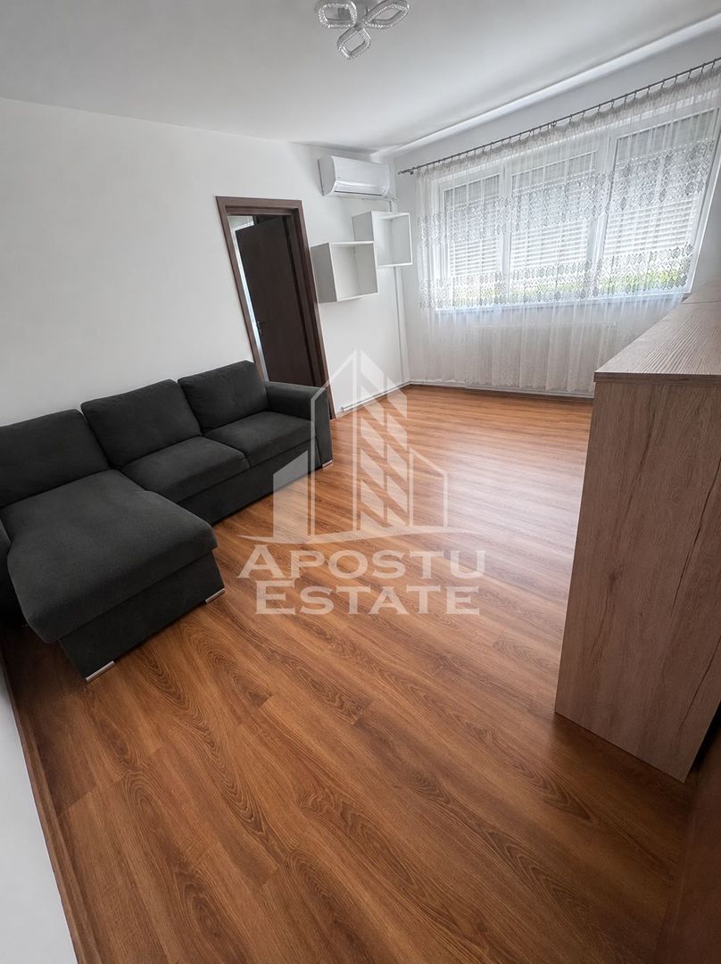 Apartament de vanzare cu 3 camere, 46 mp, zona Sagului