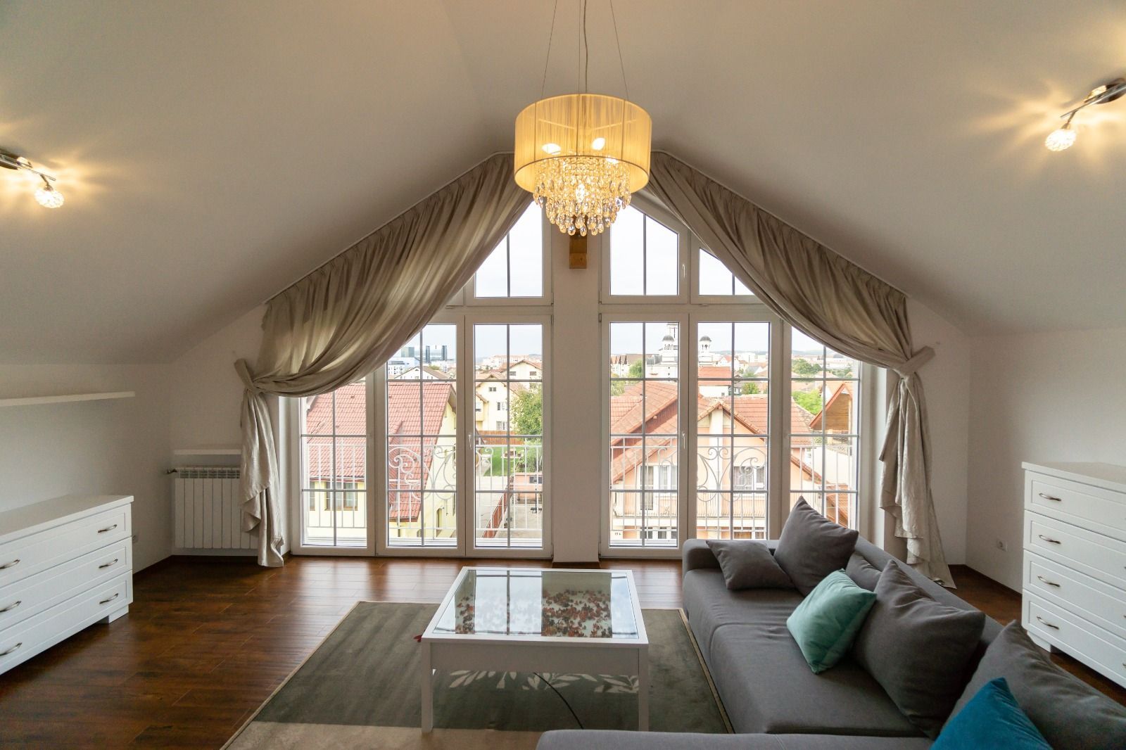 Penthouse de închiriat în Sibiu – Calea Dumbrăvii | 4 camere | 200 mp