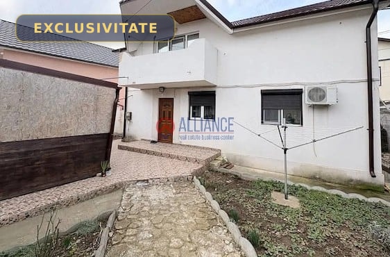 Valu lui Traian – casă cu 5 camere, mansardă și foișor