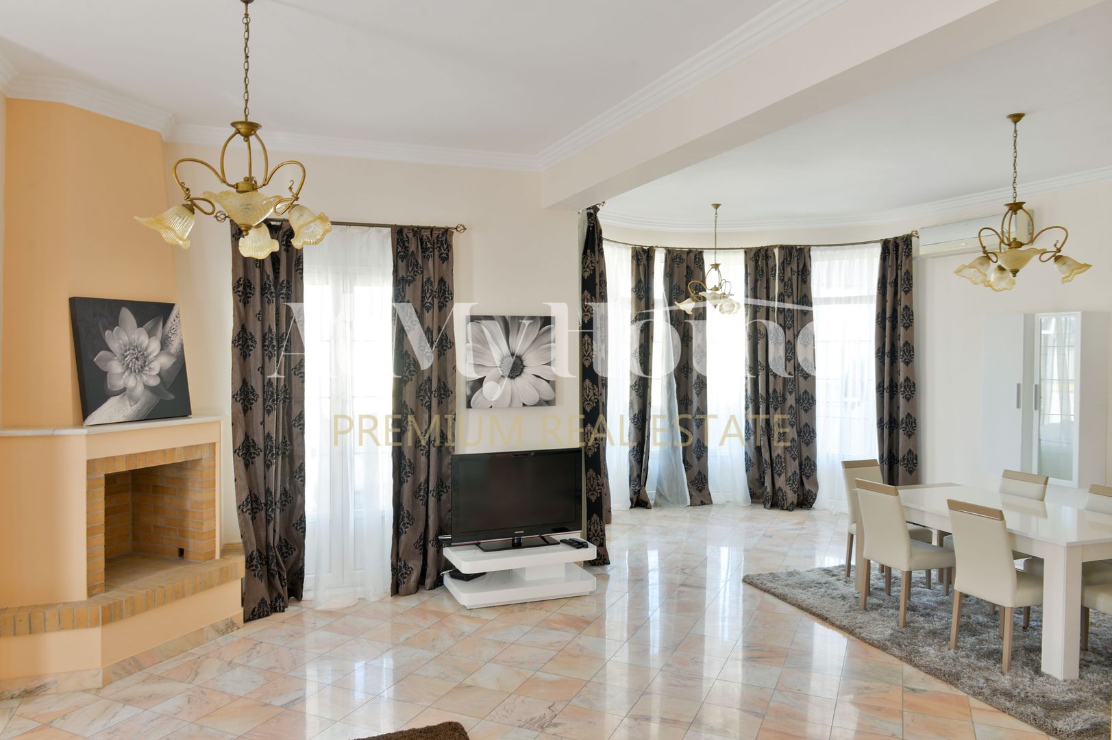 Vila spatioasa cu 9 camere, piscina exterioara, mobilata si utilata