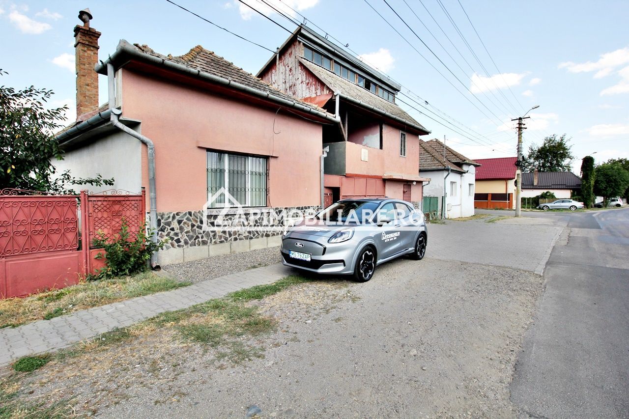 Casa+spatiu comercial,5 camere,2 bai.847mp teren,0%comision