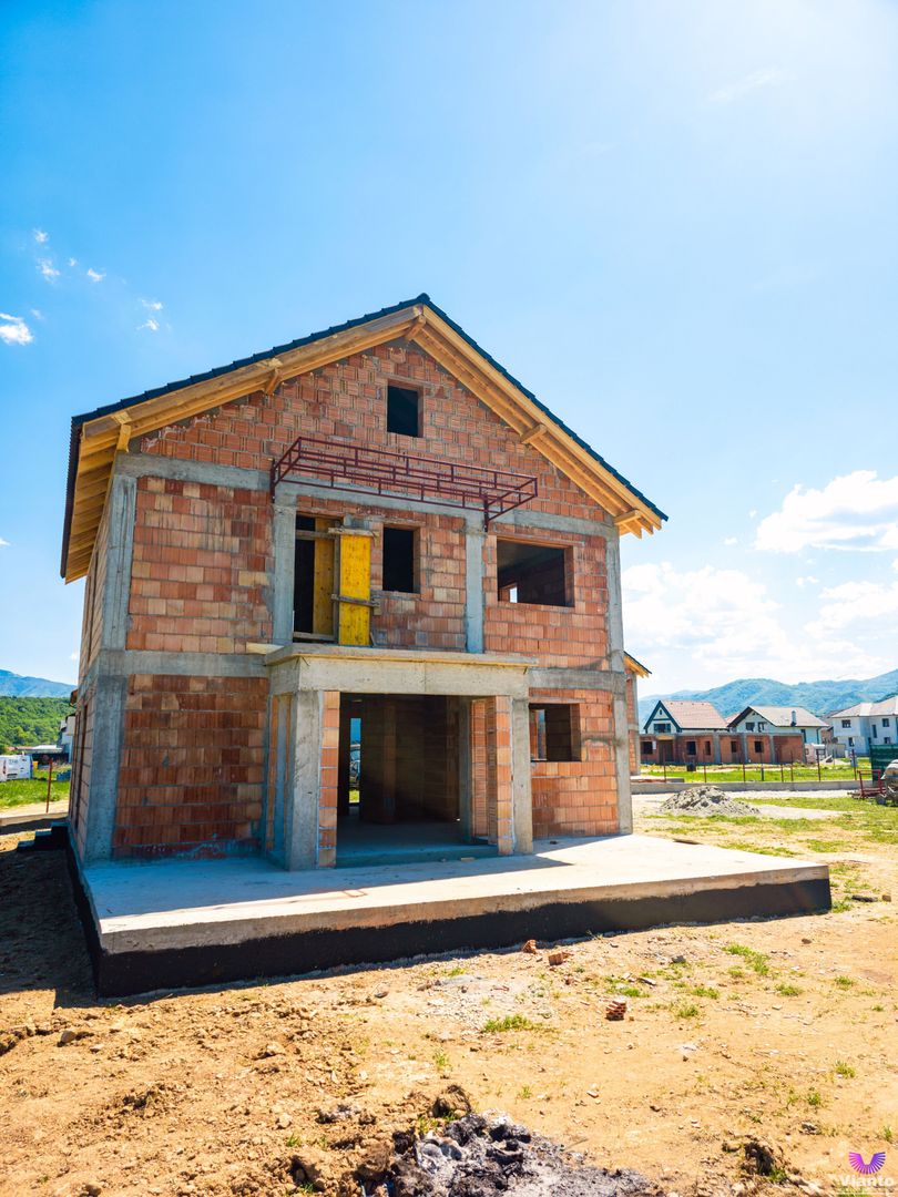 Casa individuala constructie noua 4 camere - teren 400 mp - Talmaciu
