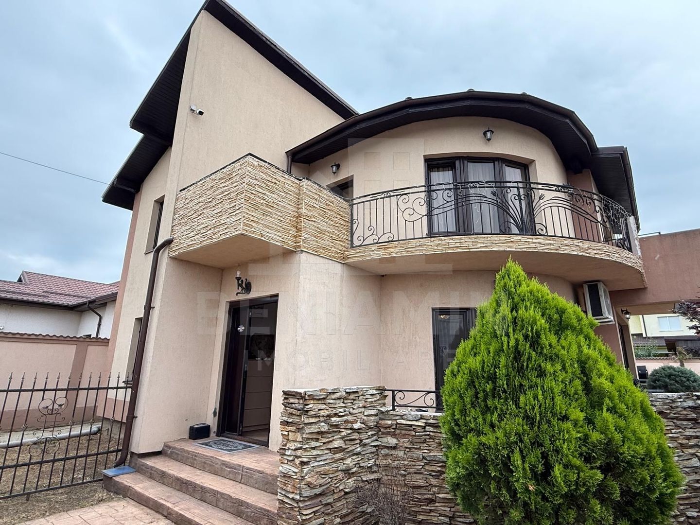Casa-P+1-Piscina-Garaj-248mp totali-Foisor-Toate utilitatile-Libera