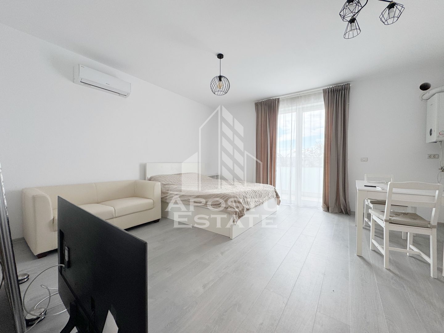Apartament cu o camera de vanzare, 30mp utili, balcon, zona Lidl Giroc