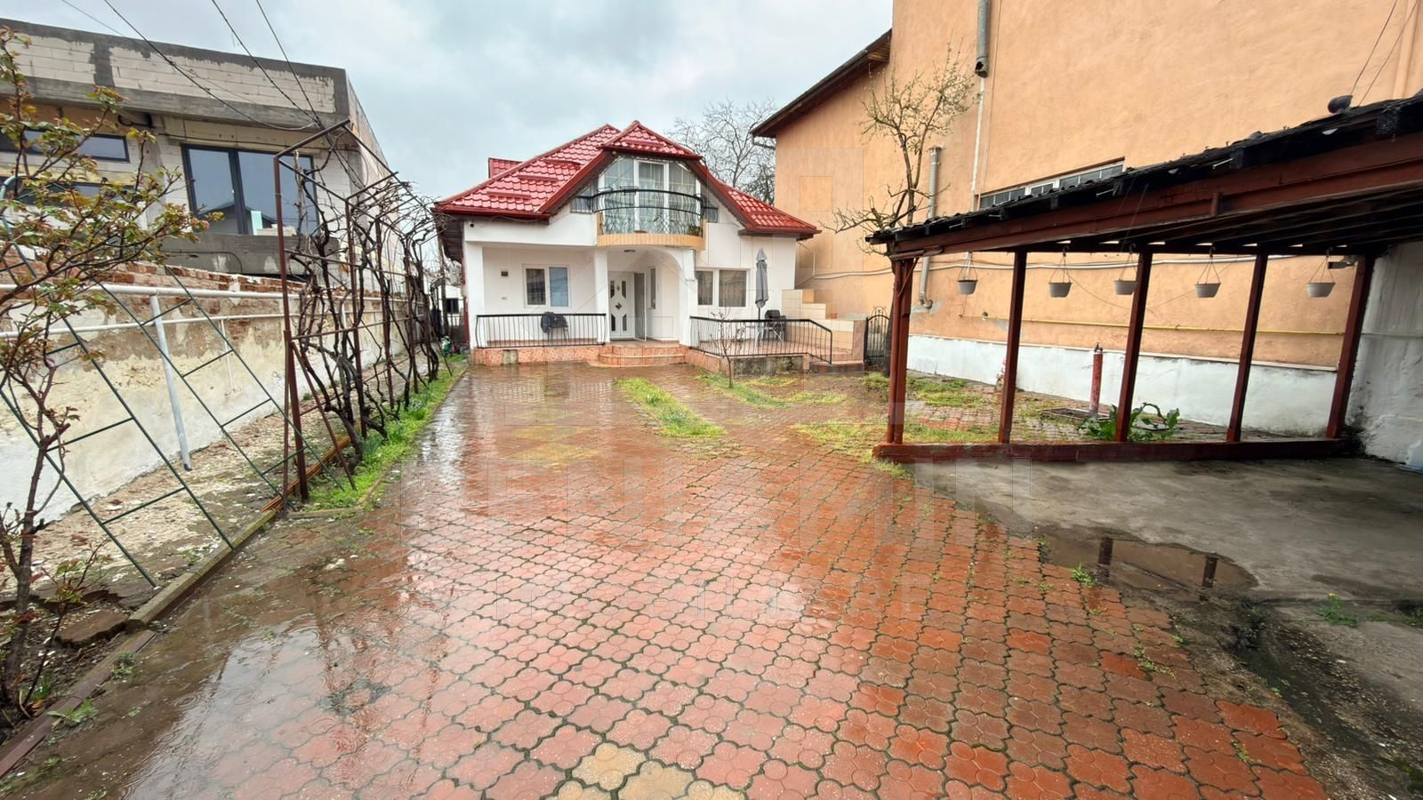 Vila-in-zona-Parcului-Nicolae-Romanescu-curte-mare-doua-constructii