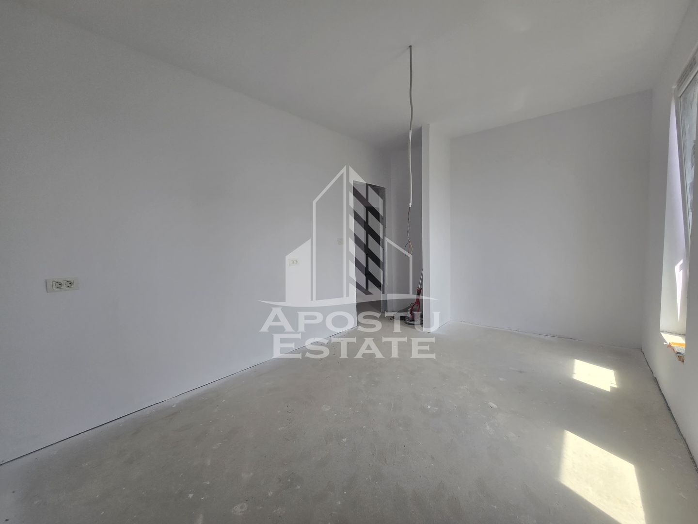 Jumatate de duplex pe parter cu 3 camere si 2 bai, Sag, Timis