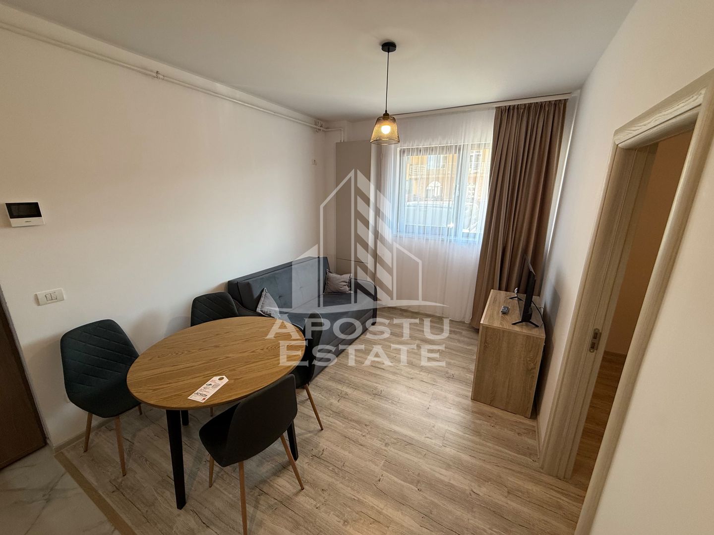 Apartament cu 2 camere de închiriat- centrala proprie, Giroc