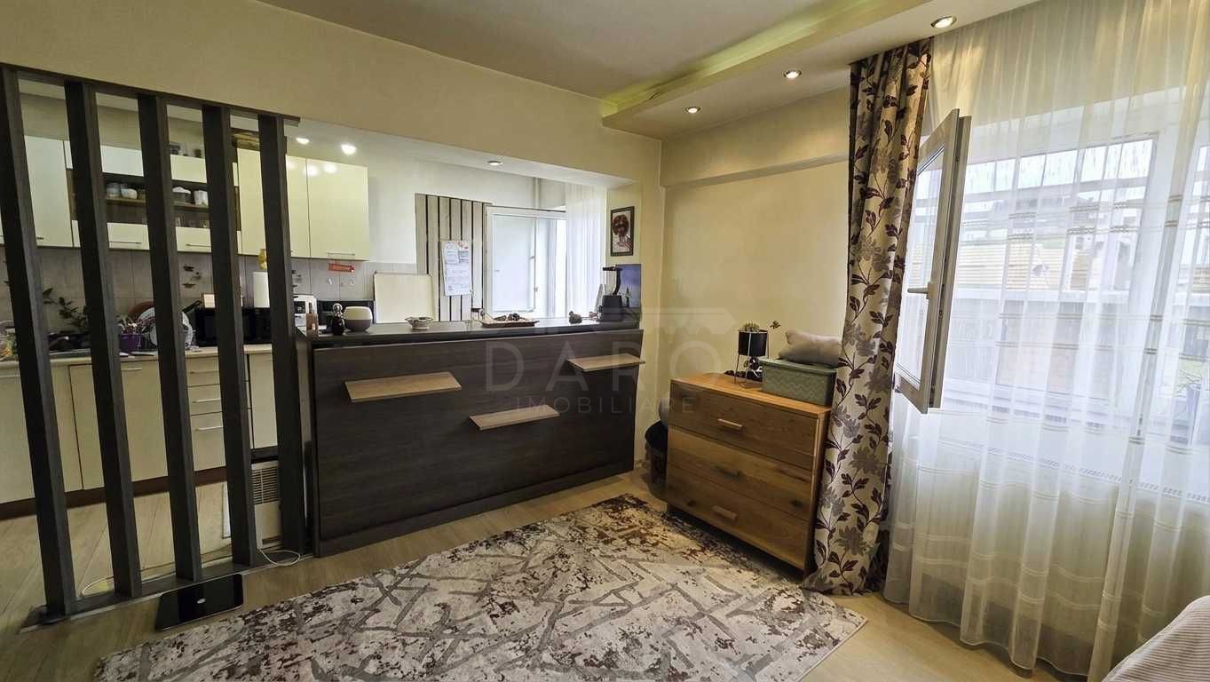 Apartament cu o cameră, modificat în stil open-space, situat în cartierul Tudor Vladimirescu,