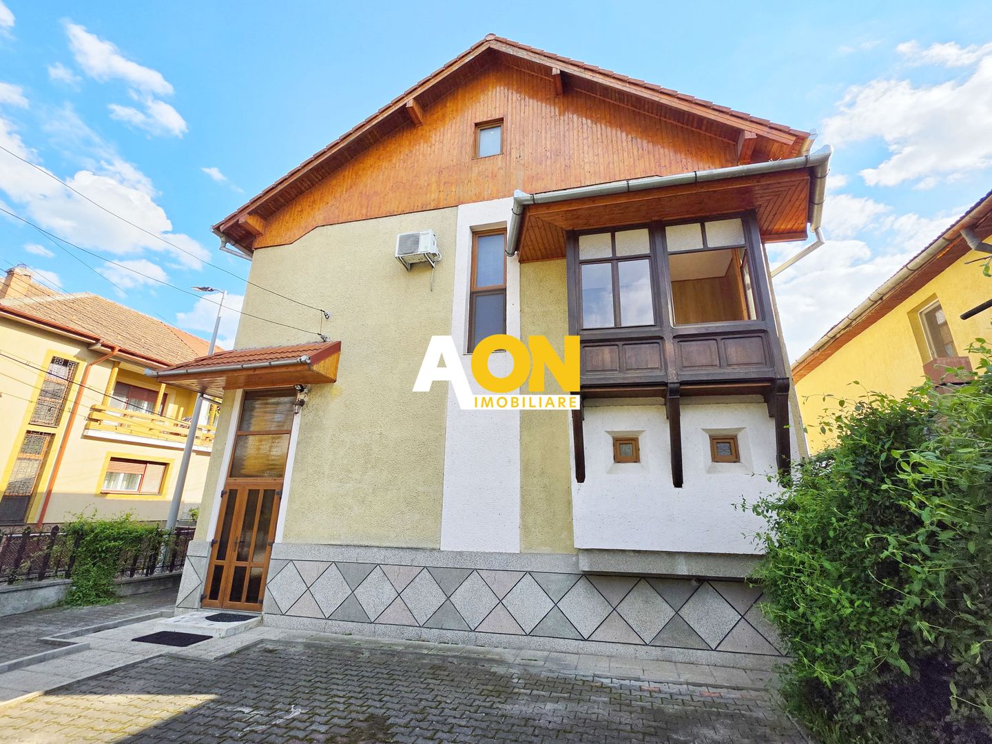Duplex mobilat, utilat, 4 camere, garaj, zona exclusivista, Cetate