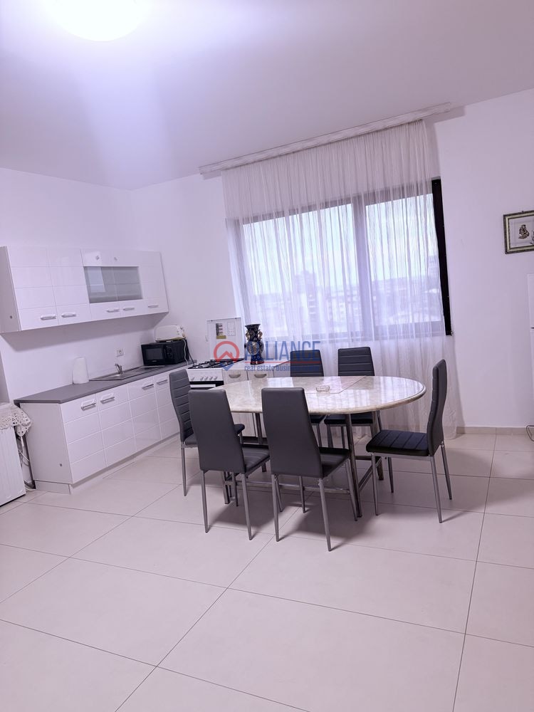Inchiriez apartament zona Faleza Nord