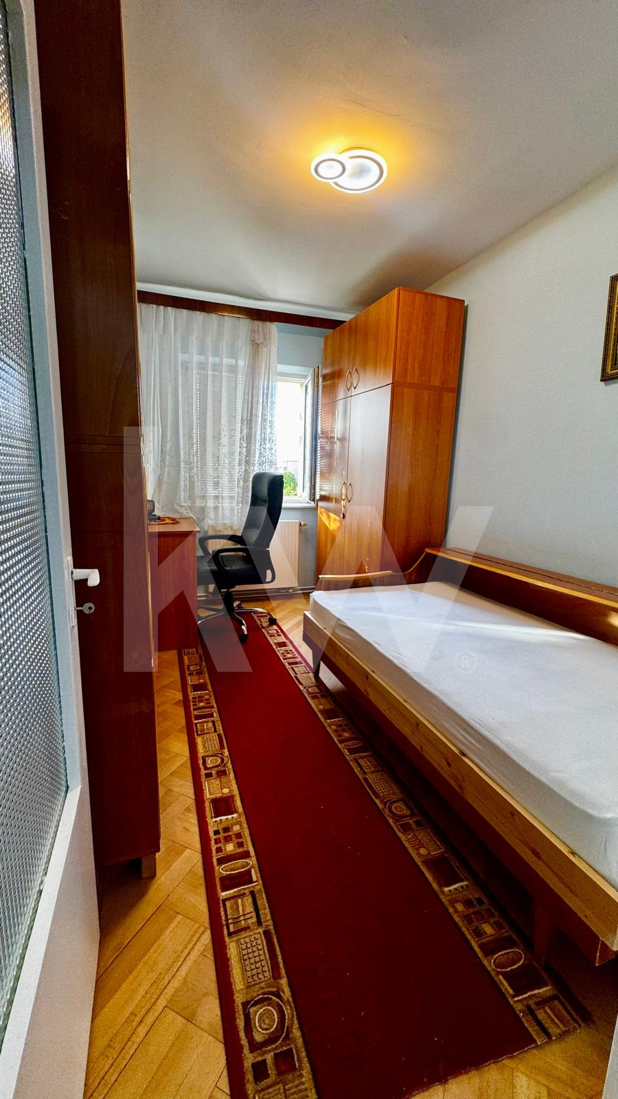 Apartament de închiriat 3 camere în Valea Aurie
