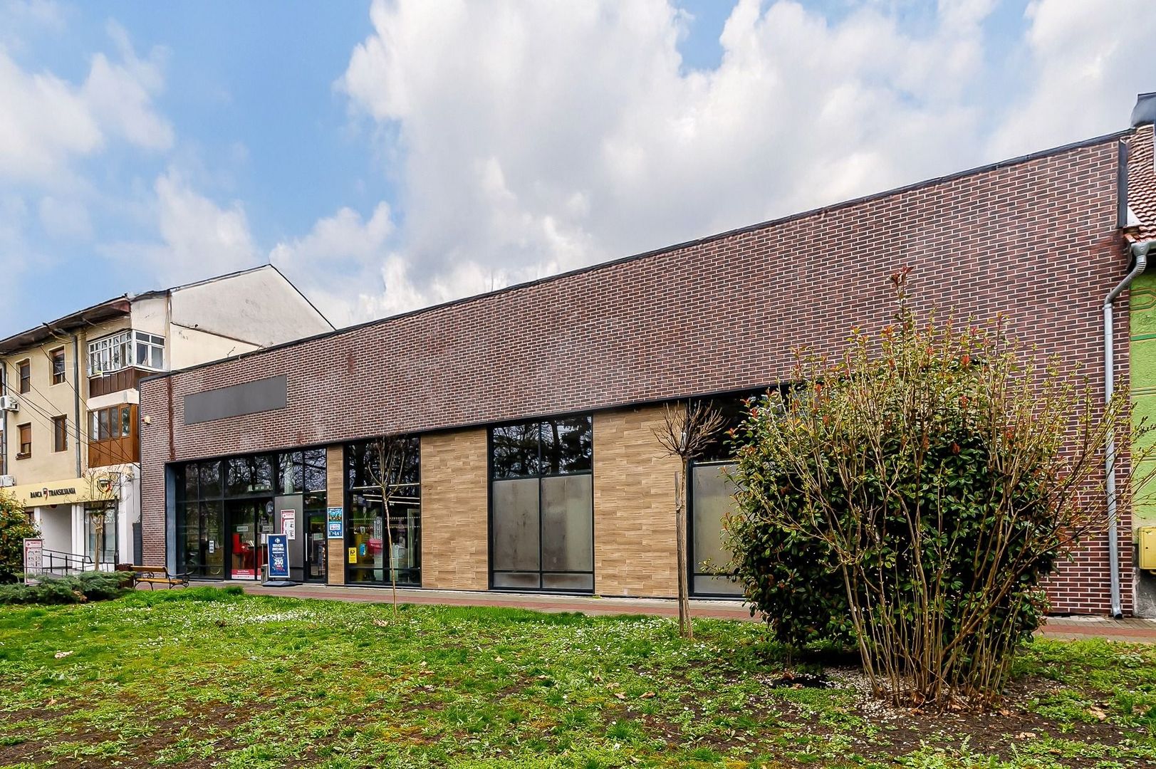 Spatiu comercial de vanzare cu chirias supermarket Profi