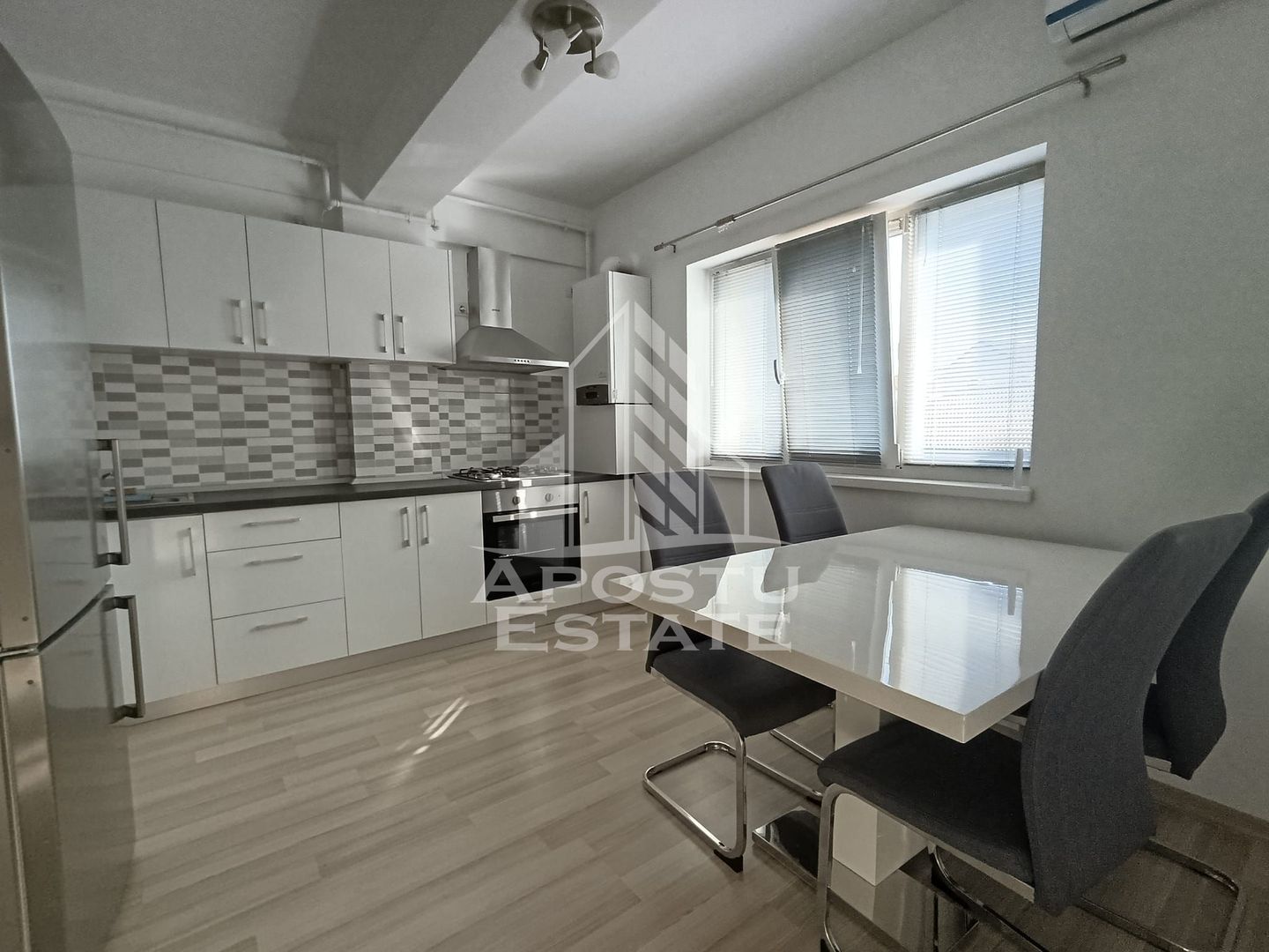 Apartament de inchiriat, 3 camere si garaj, zona Mehala - Bucovina