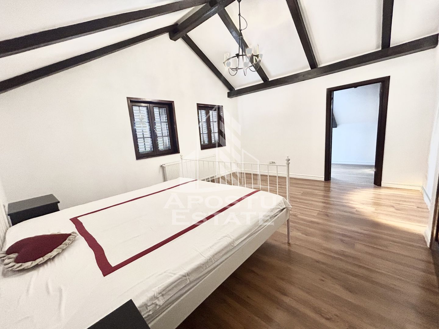Casa cu 5 camere de inchiriat, curte proprie, Sanmihaiul Roman, Timis
