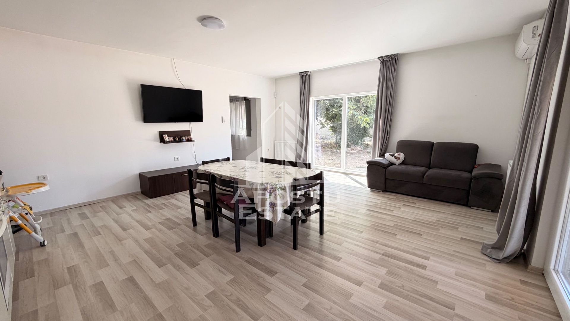 Casa cu 4 camere, renovata complet, Sanmartinu Sarbesc