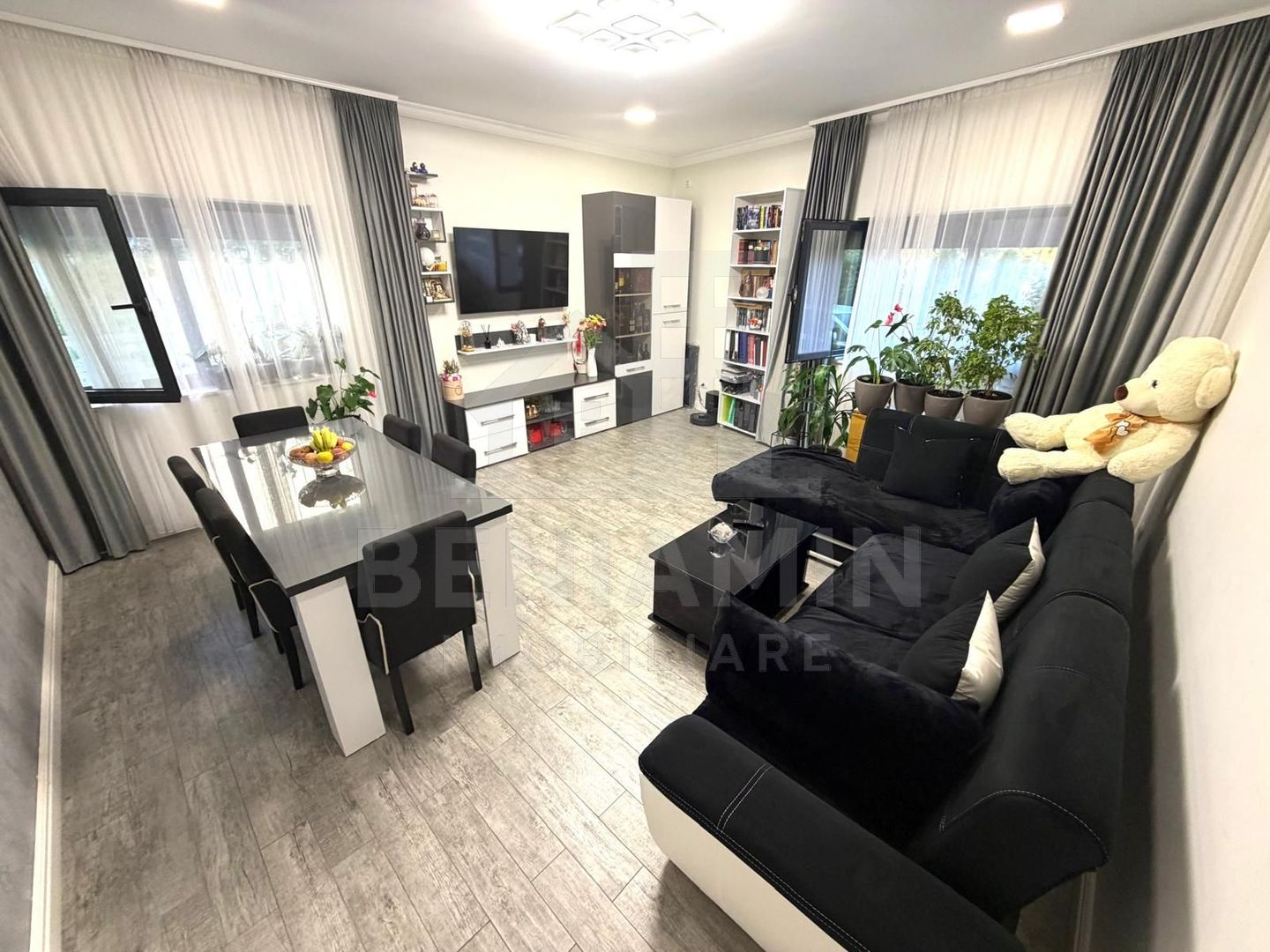 Apartament decomandat deosebit 3 camere 2 bai bloc 2020 cu parcare
