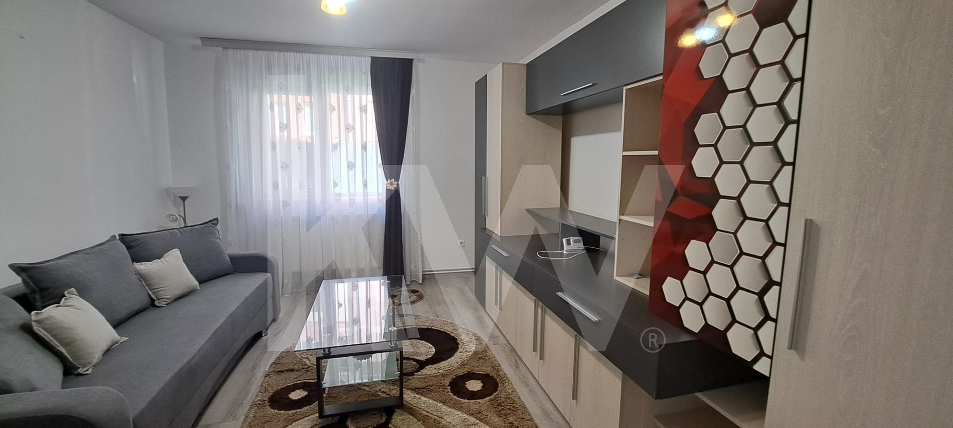 Apartament modern cu 2 camere, curte privată și 2 locuri de parcare