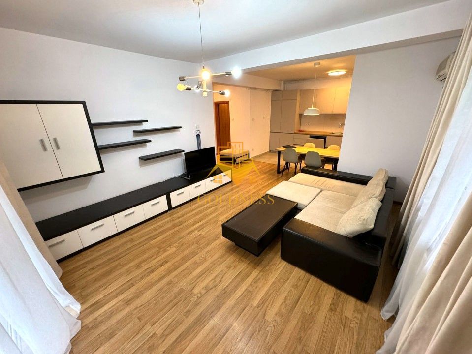 2 camere, Andrei Muresanu, Grand Hotel Italia, Trifoiului, Parcare