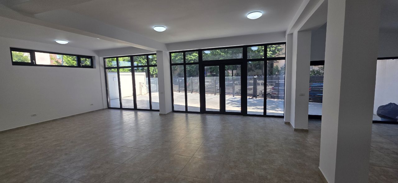 Salajan spatiu comercial 350 mp de inchiriat