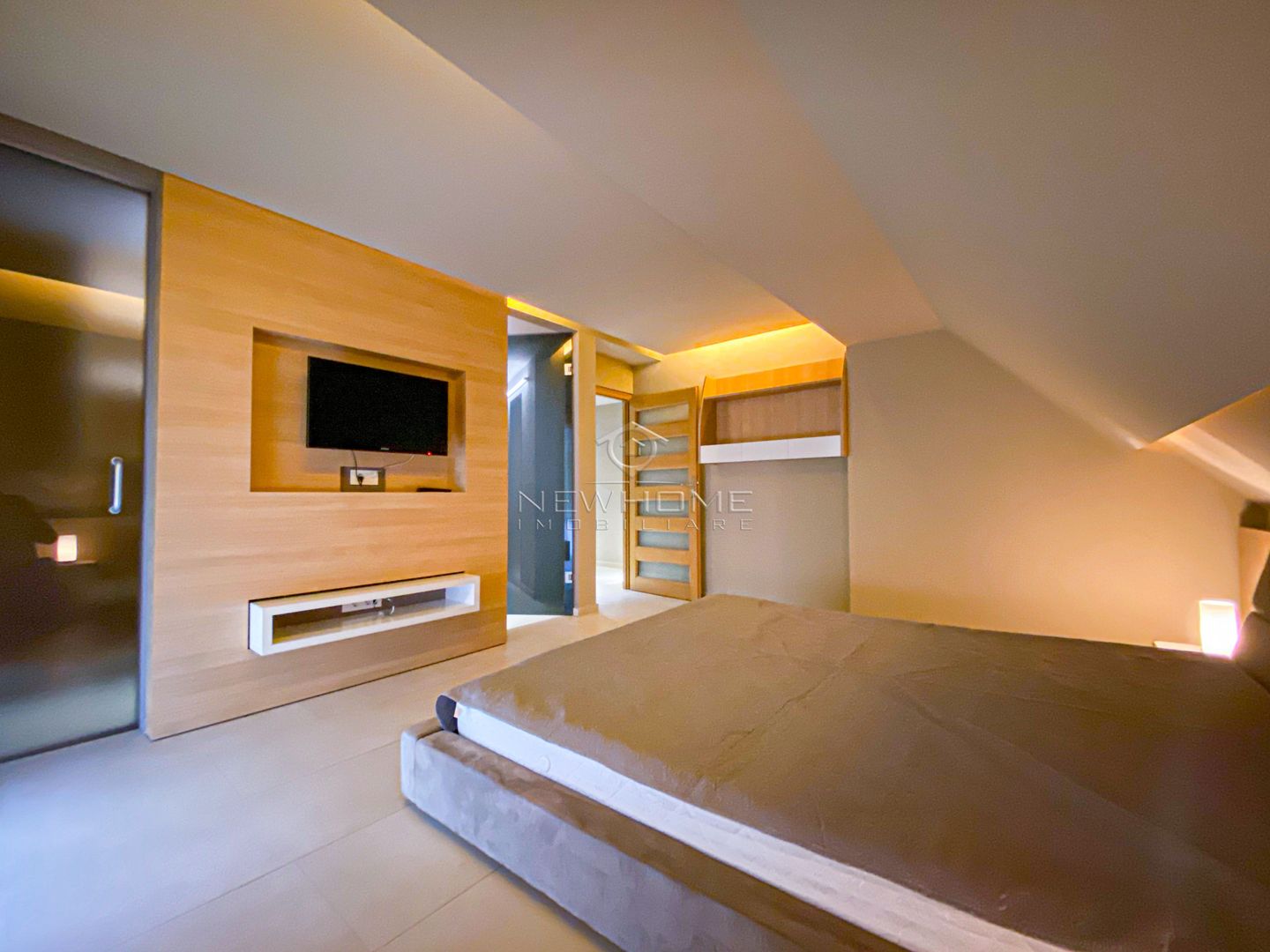 Apartament LUX 4 camere Parcare, zona Campului