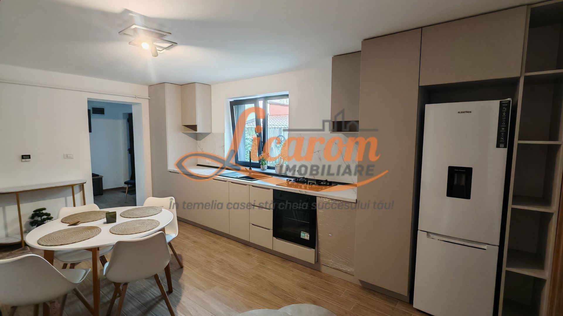 Apartament tip Casa 4 camere strada Carpatilor,totul nou.