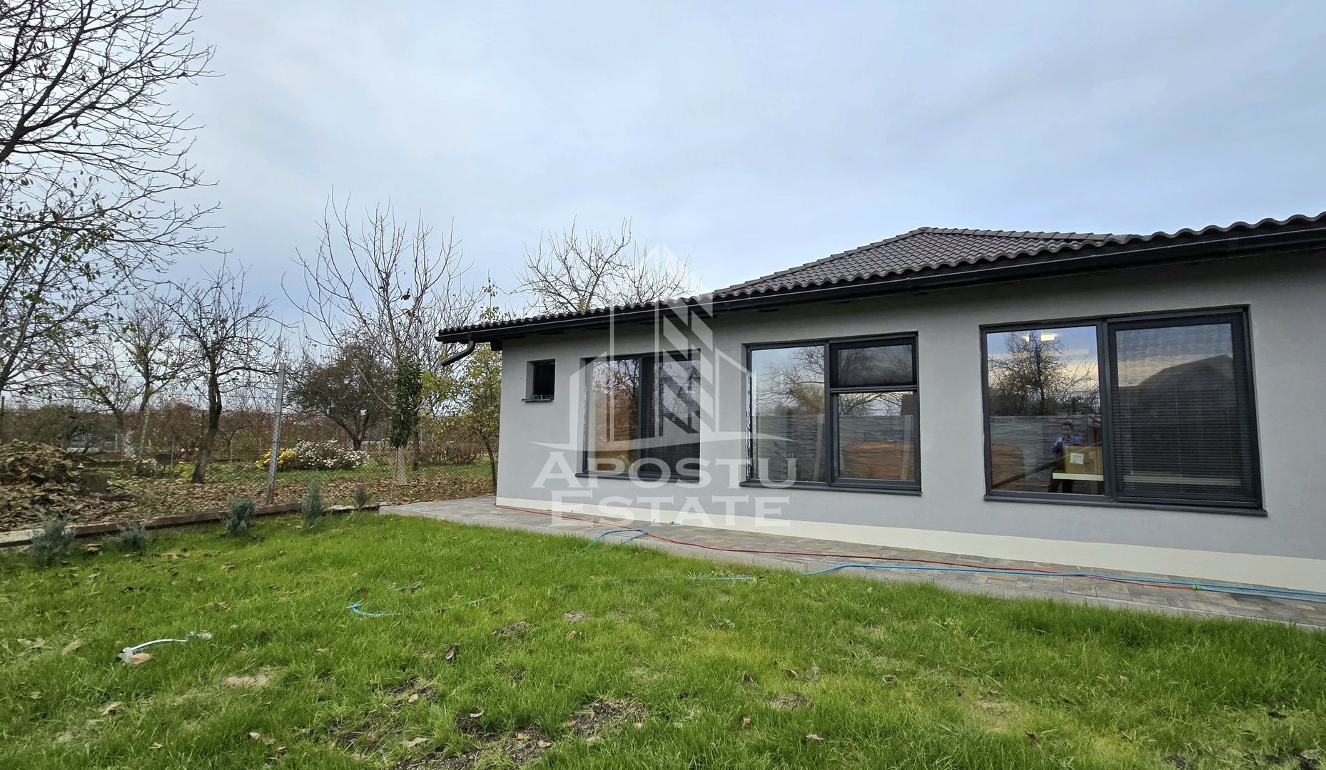 Casa individuala 6noua de vanzare, in vatra satului, 500 mp teren, Sag