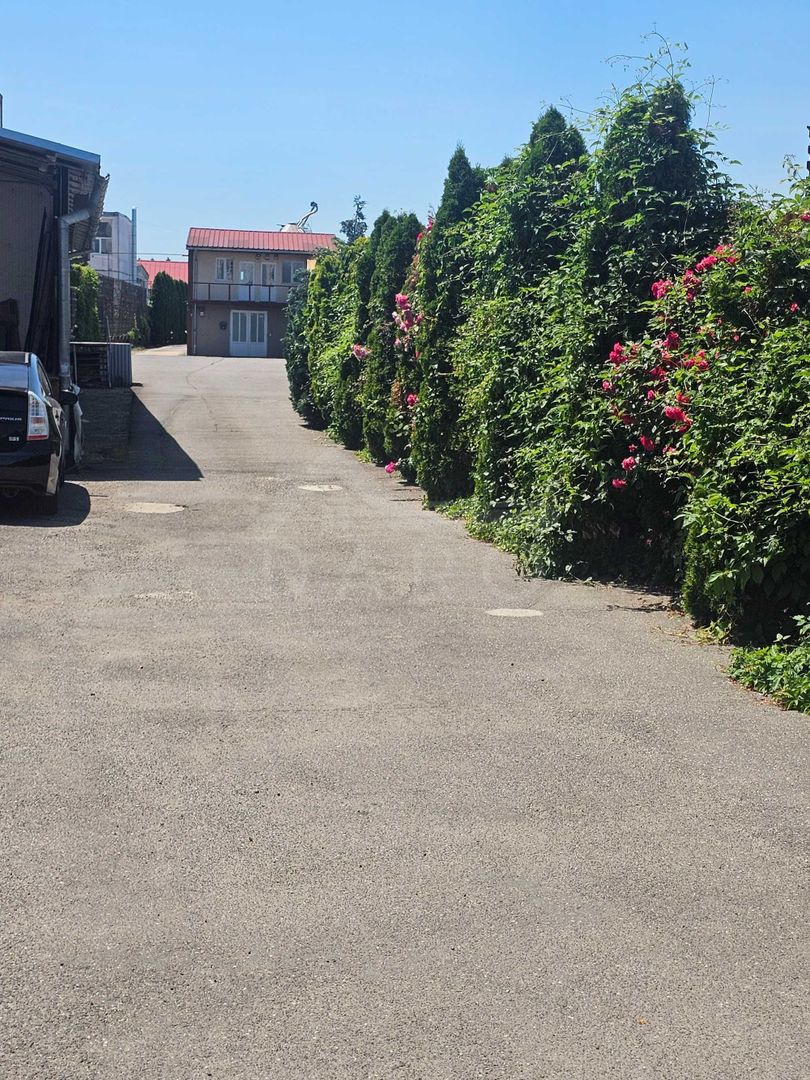 De închiriat spatiù comercial