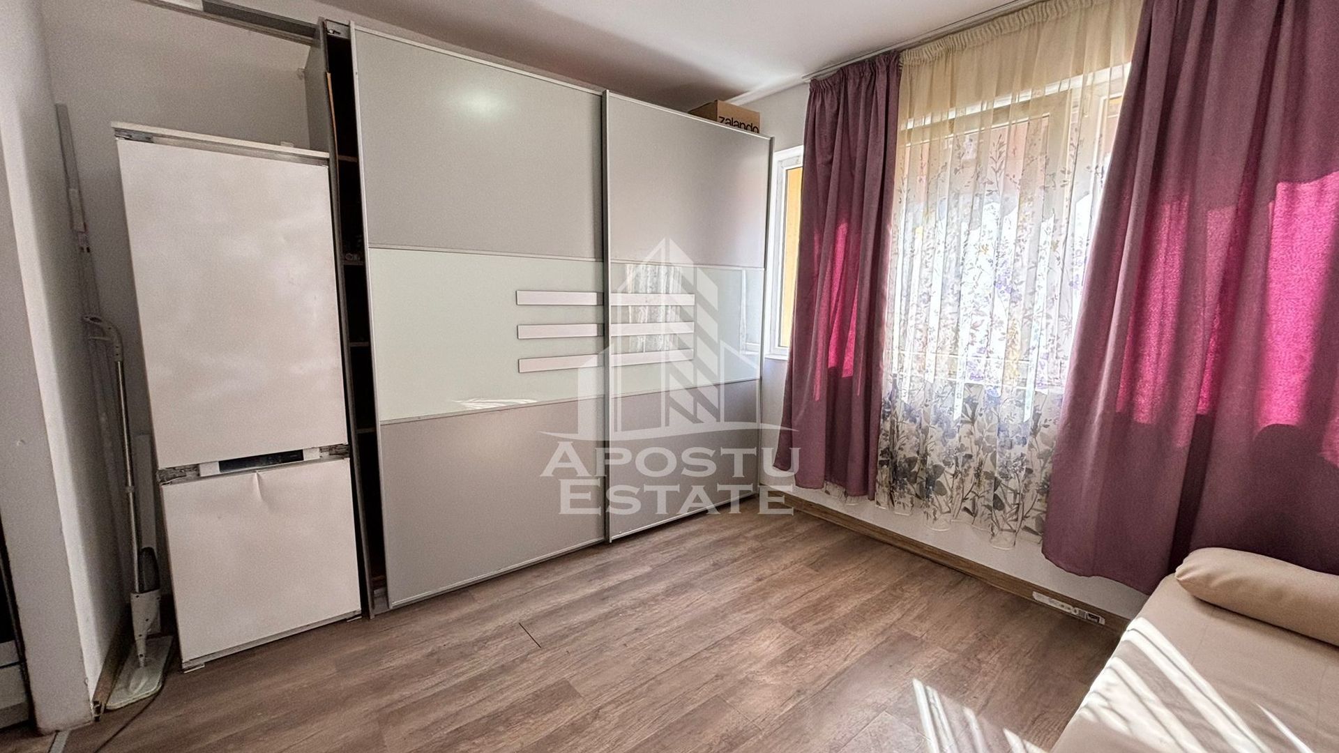 Garsoniera de vânzare la etajul 1 in zona UMT ,Timisoara