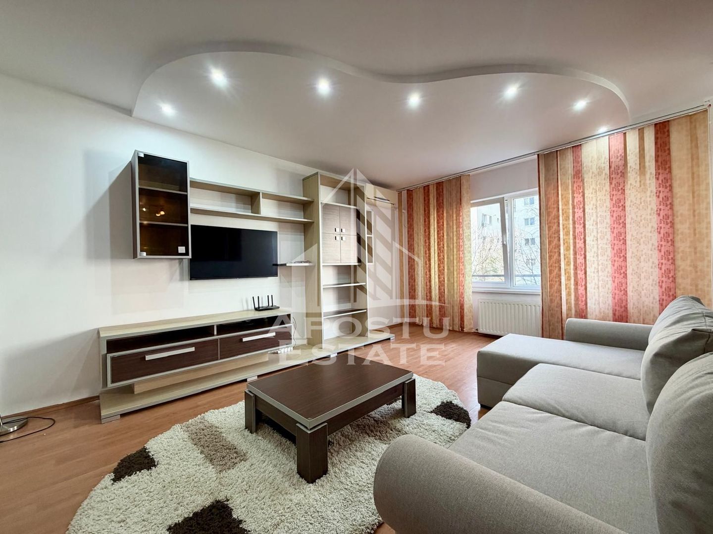 Apartament cu 3 camere, centrala prorpie, zona Aradului