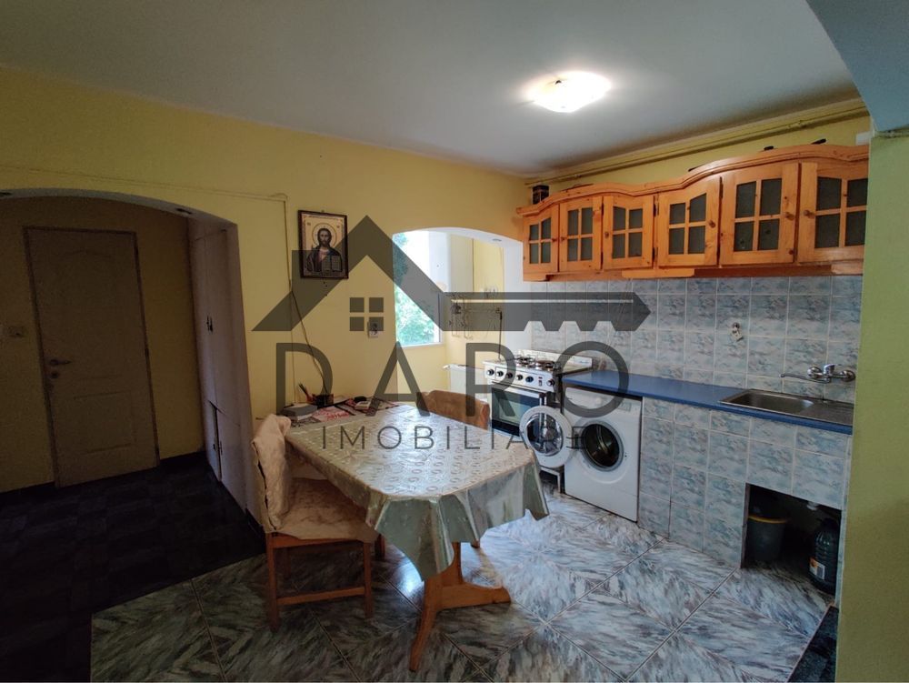 Inchiriez apartament cu 3 camere