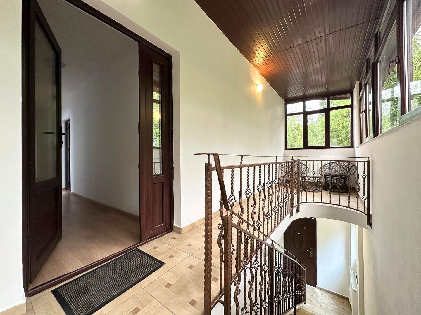 Inchiriere casă complet renovată cu 4 camere Băneasa, Sector 1