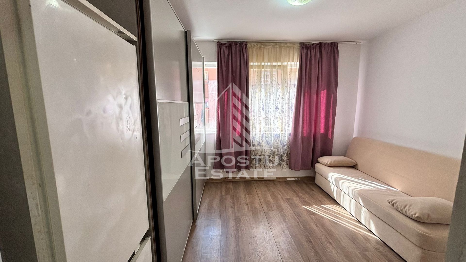 Garsoniera de vânzare la etajul 1 in zona UMT ,Timisoara,