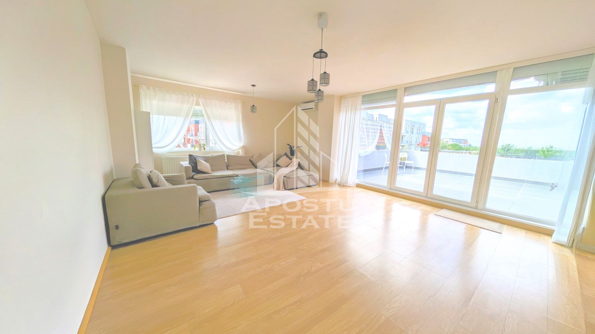 Penthouse cu 3 camere de vanzare,terasa mare, Zona Aradului, Timisoara