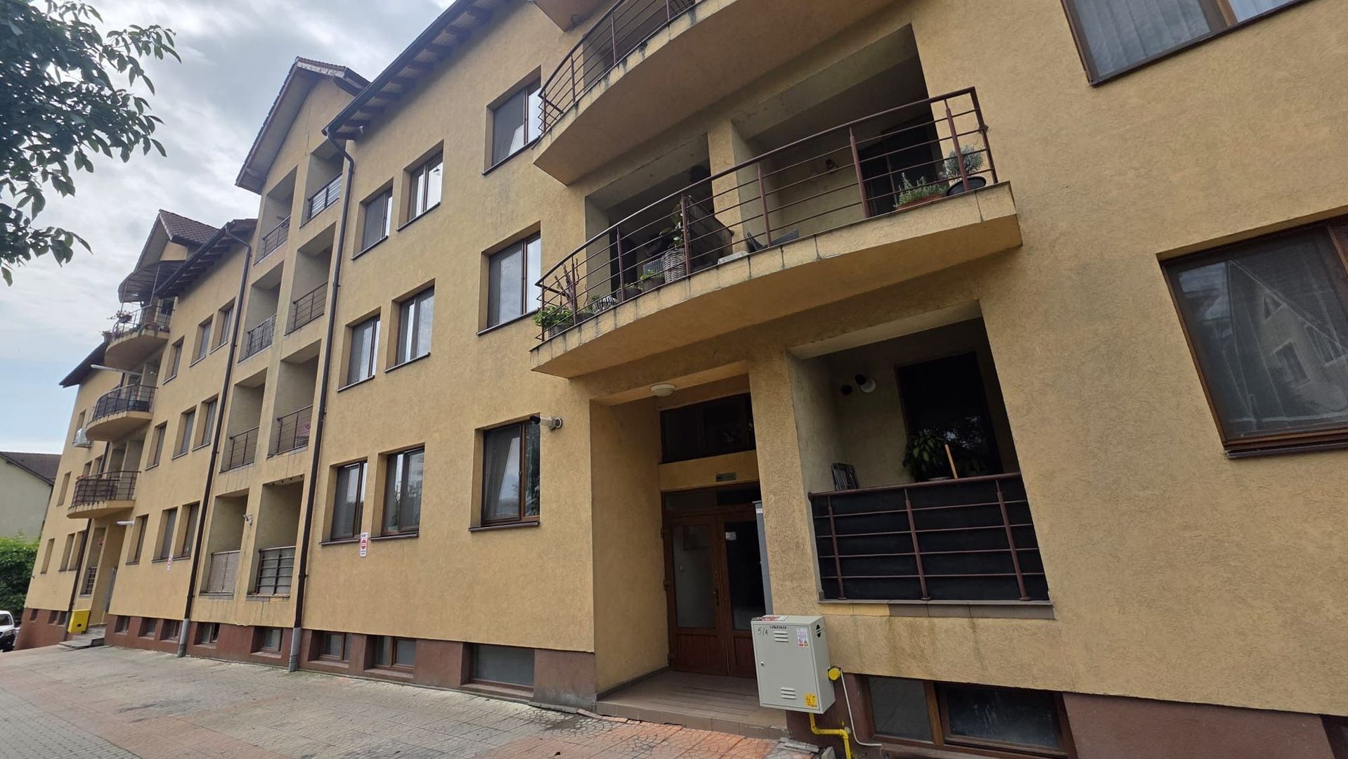 Apartament spatios , parter , zona Libertatii