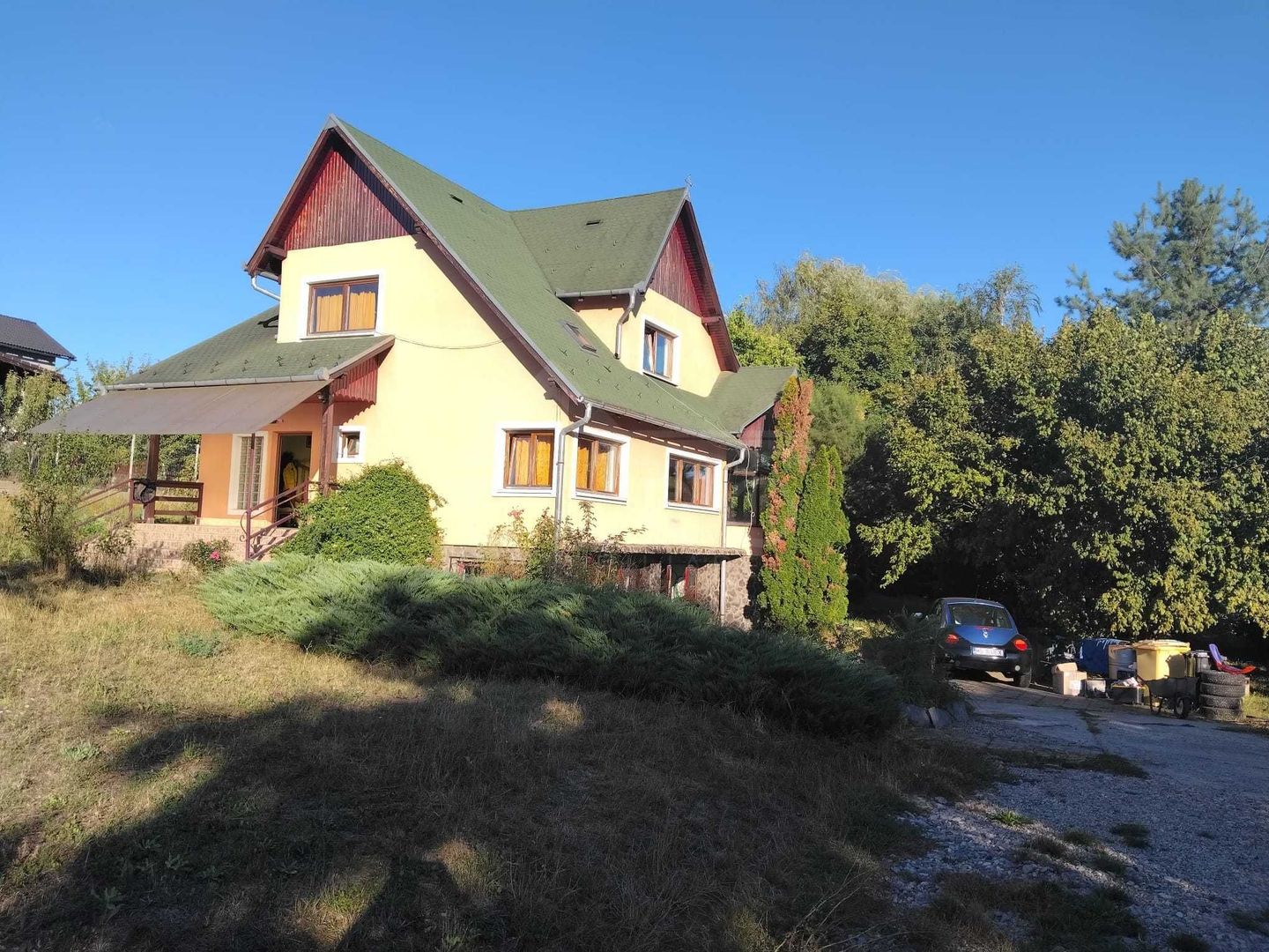 Casa familiala pe 25 de ari de teren