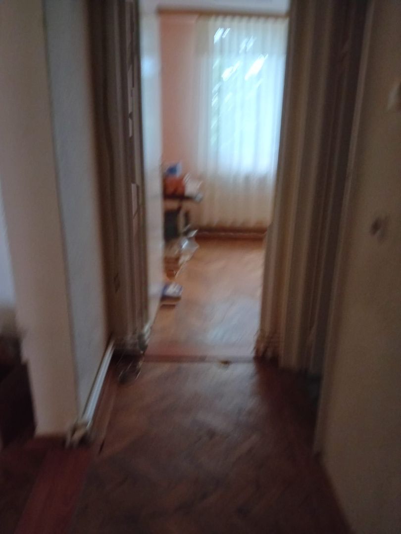 De vanzare - apartament cu 3 camere decomandate, Tiglina 2...
