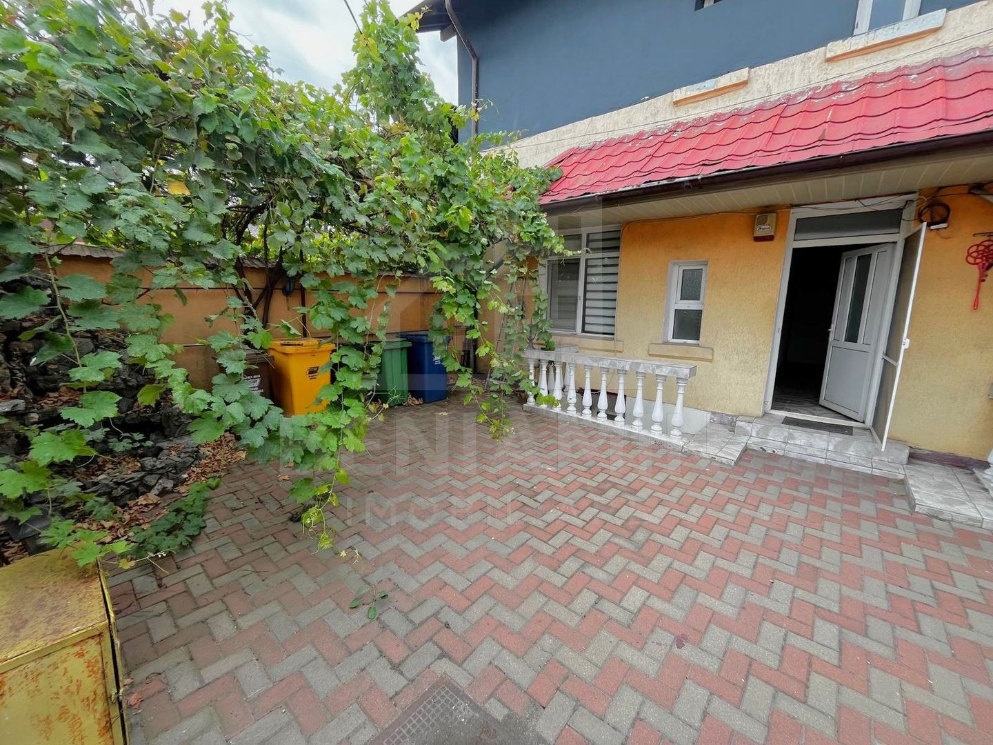 Casa 63mp- 2 Camere-Curte 65mp- Centrala Termica-AC-Zona A...