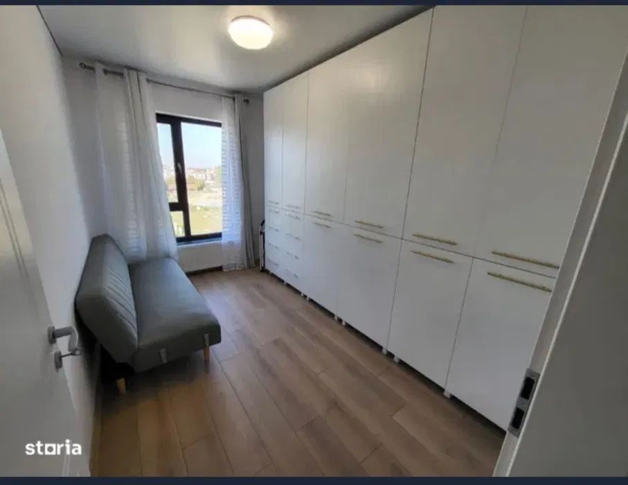 De vanzare apartament cu 3 camere, Complex Crizantema, etaj 5, 135.000 E