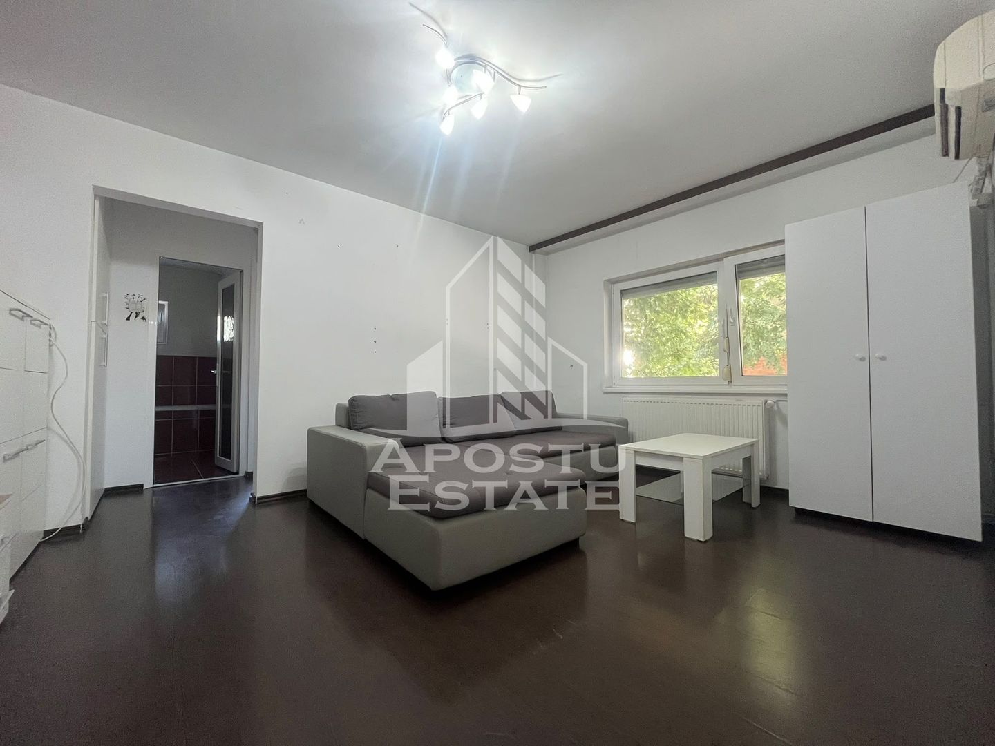 Apartament 2 camere partern, zona Confectii+ parcare