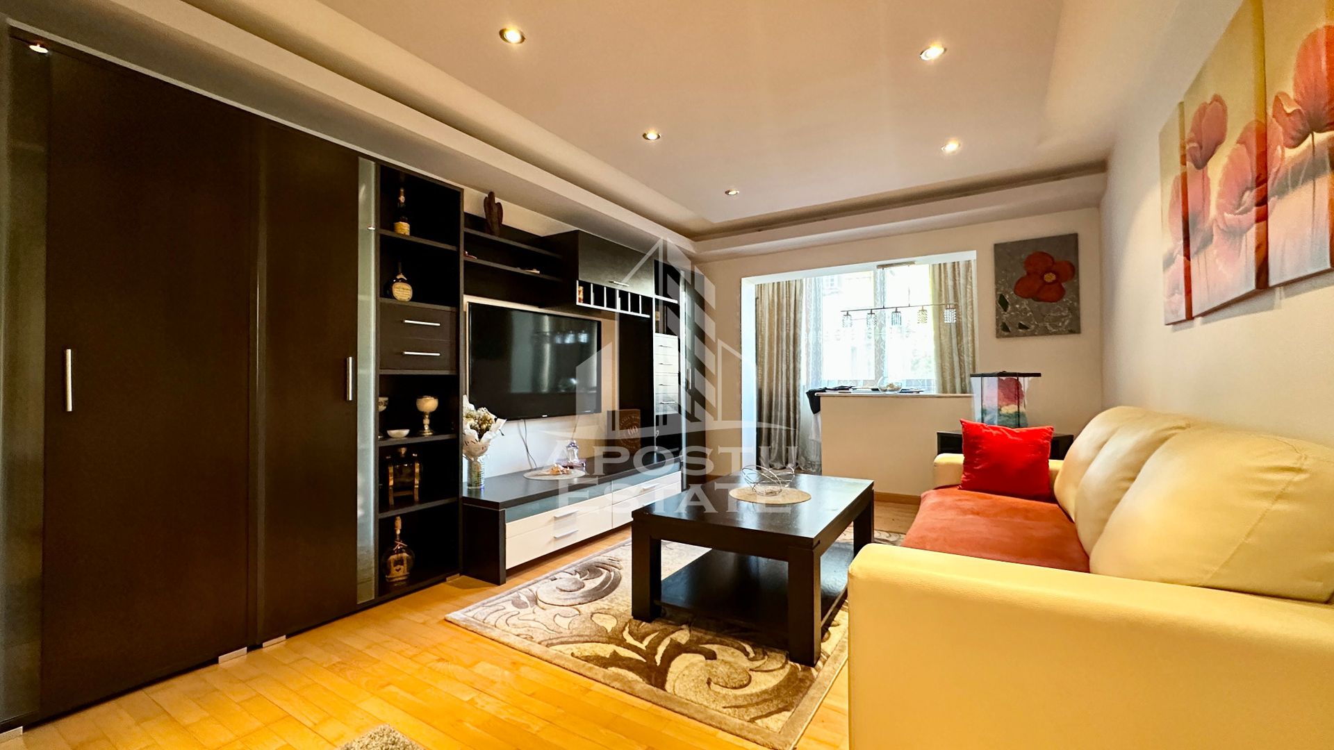 Apartament cu 3 camere, decomandat, etajul intai, Bucovinei
