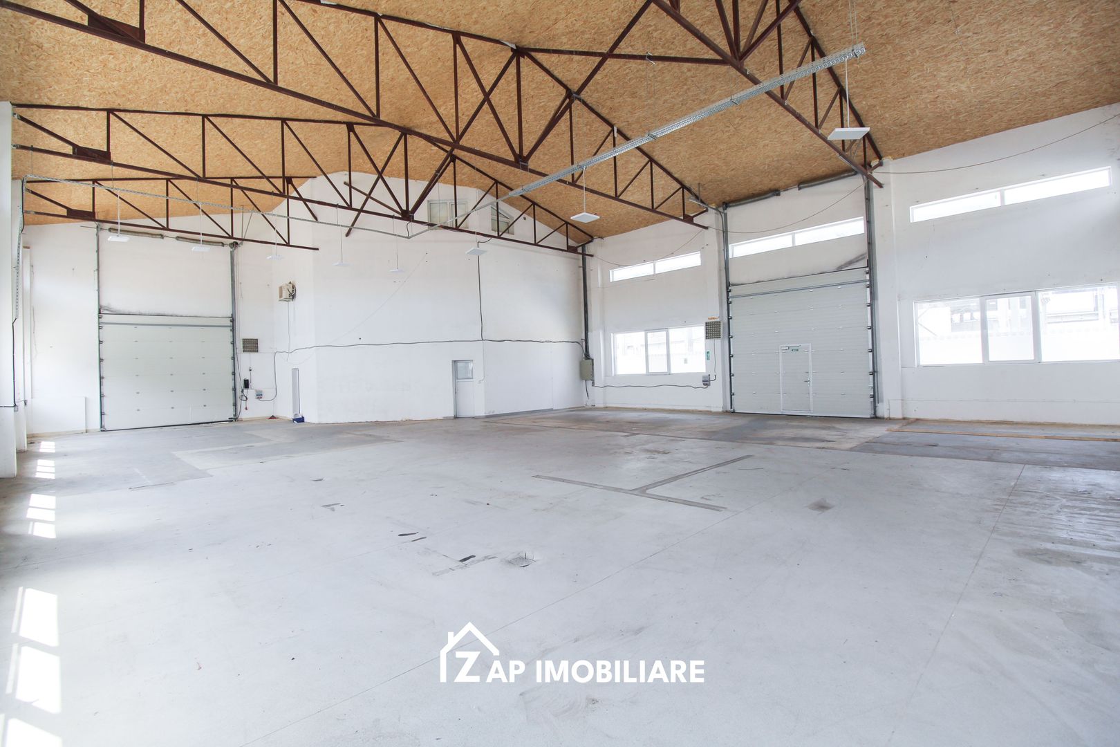 Hală 360 mp - Pardoseală Elicopterizată - Acces TIR & Curent Trifazic