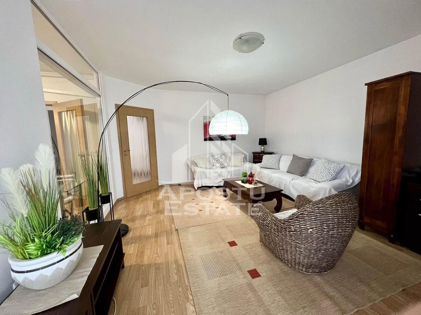 Apartament cu 2 camere de închiriat- centrala proprie, Calea Aradului