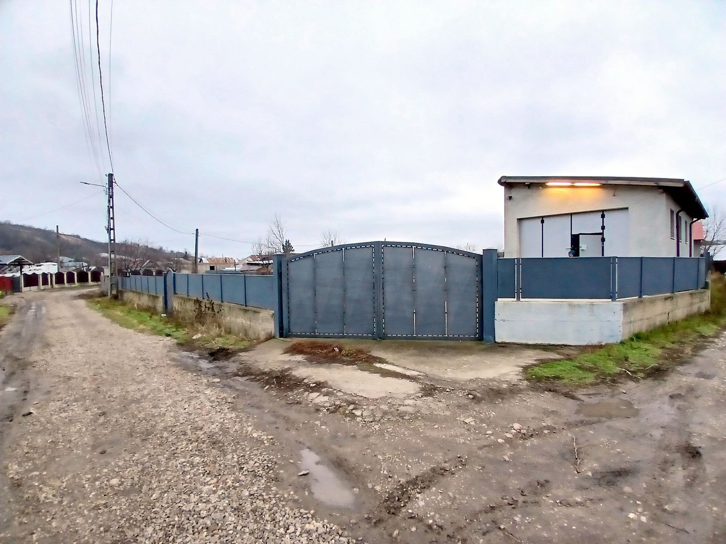 Hală, atelier și locuință, curte cu 900mp teren în Corod