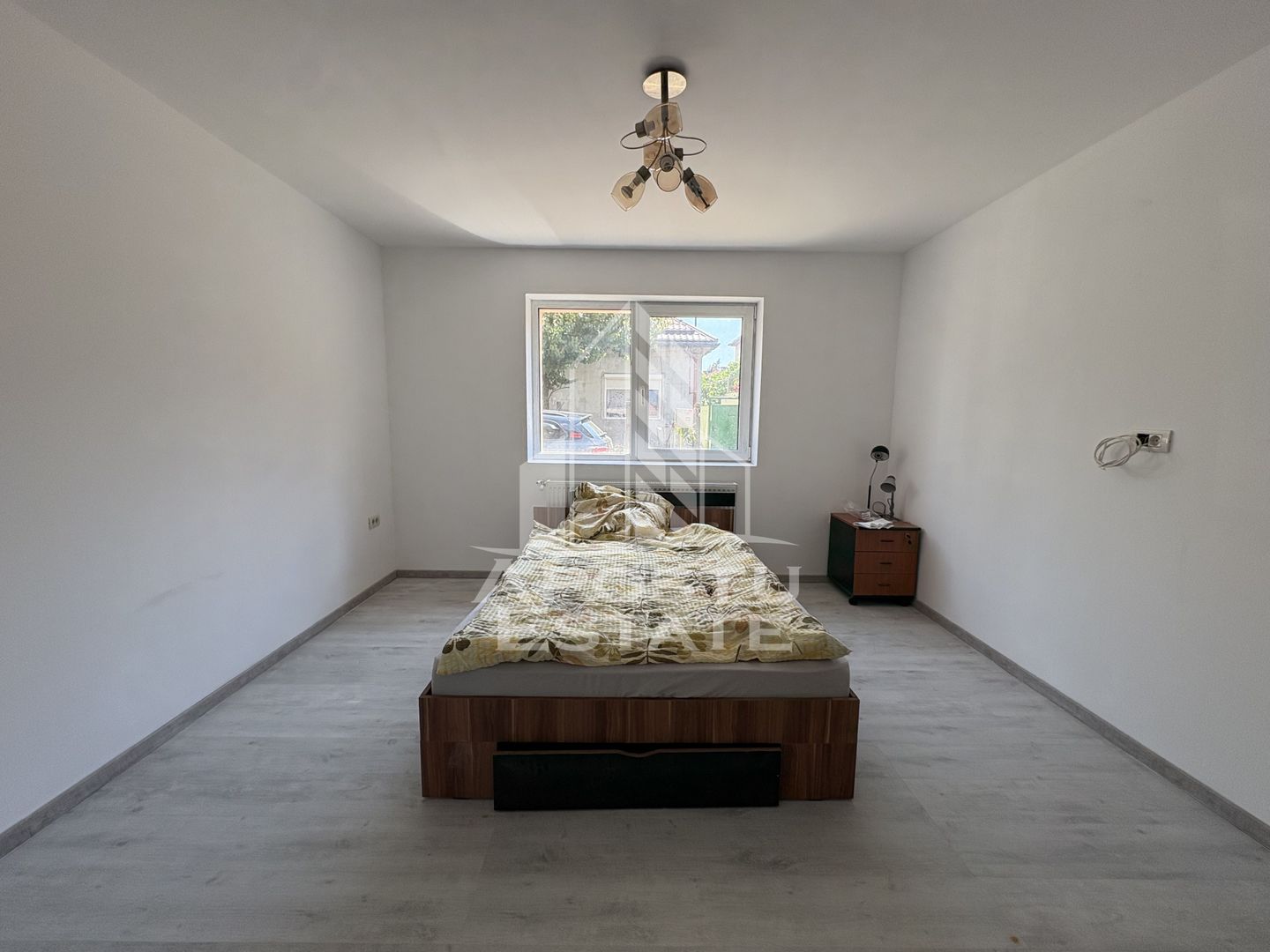 Apartament 1 camera, renovat in curte cu 1 singur vecin, Girocului