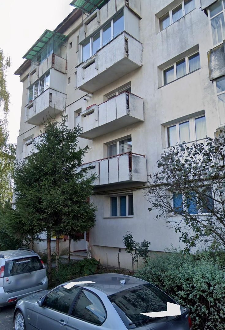 Apartament etaj 3 ,zona Stefan cel mare !