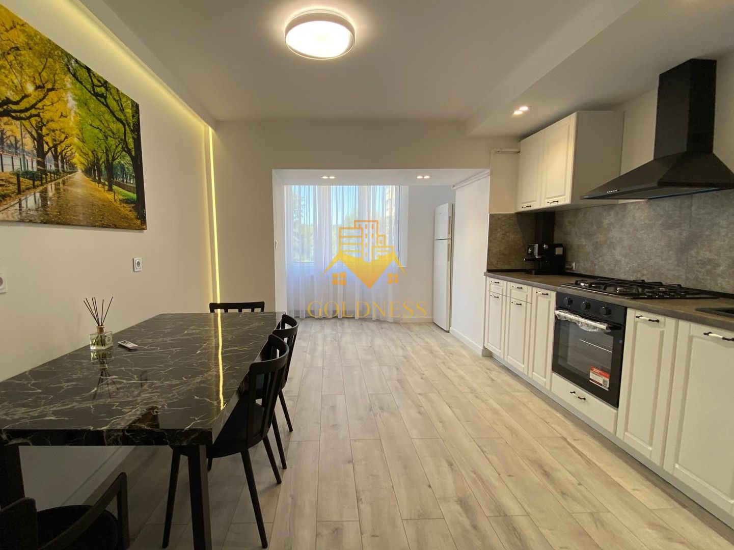 ZONA PREMIUM! AP RENOVAT! 2 camere deco, 57 mp, Plopilor, et 3/4 , sud